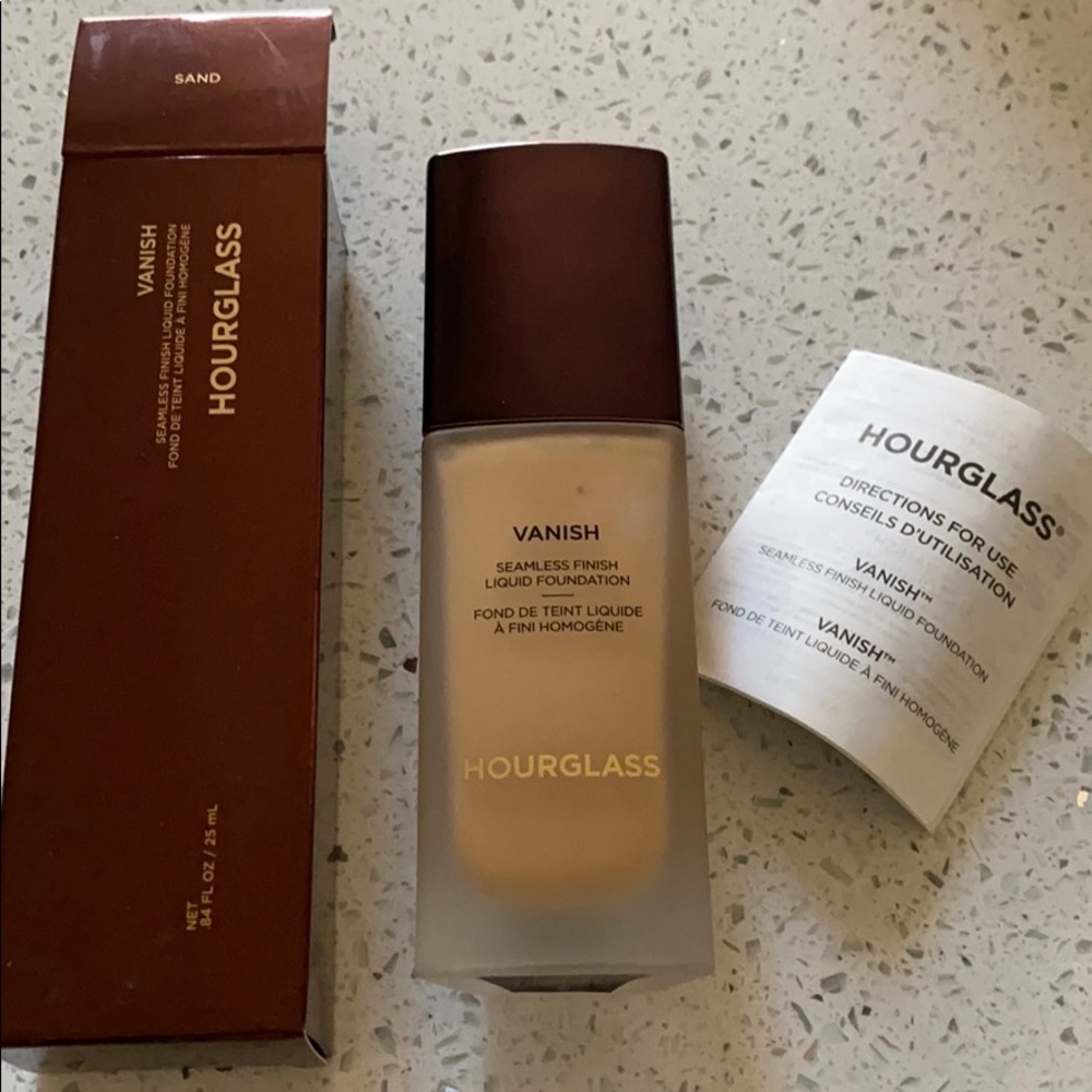 Hourglass VANISH Liquid foundation